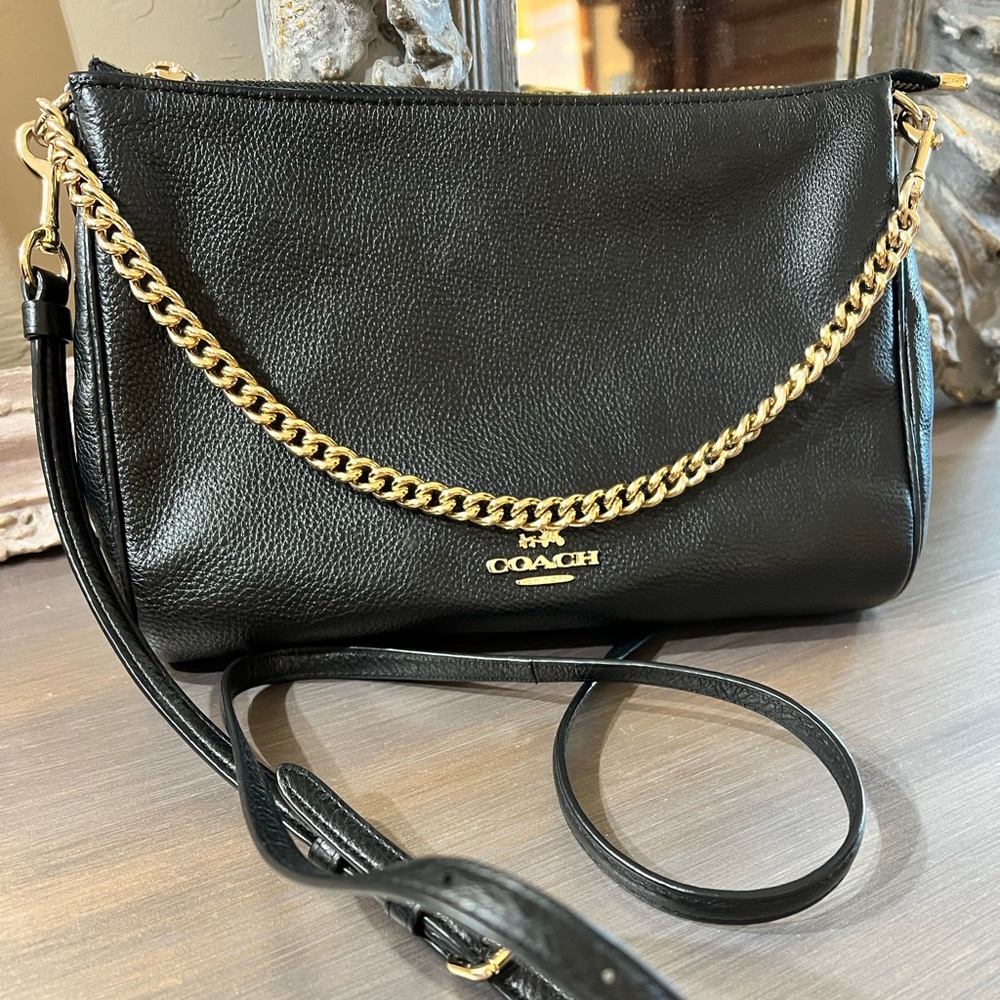 New w/out tags, Coach purse shoulder bag crossbody. Non-smoking home